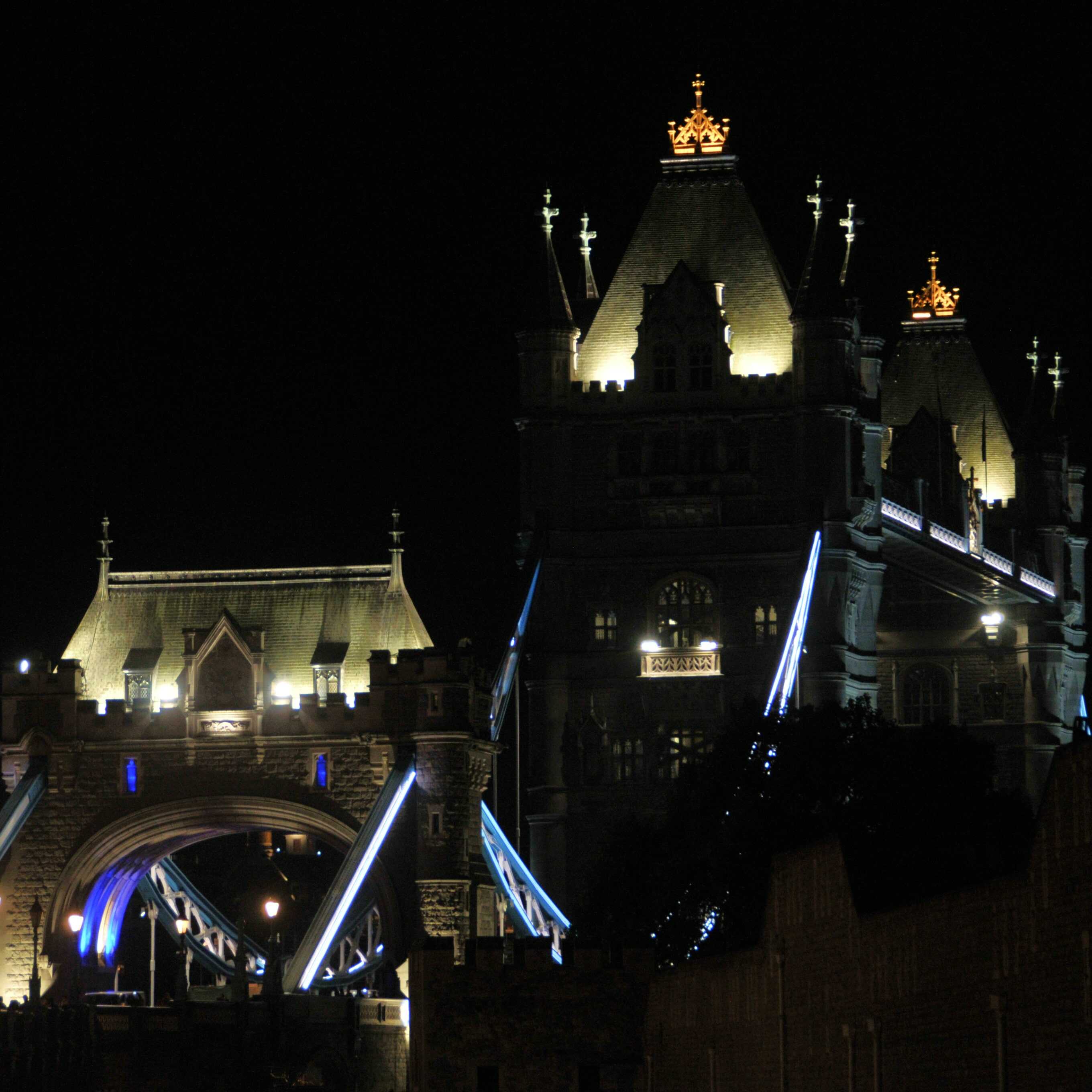 Photo de nuit du Tower Bridge