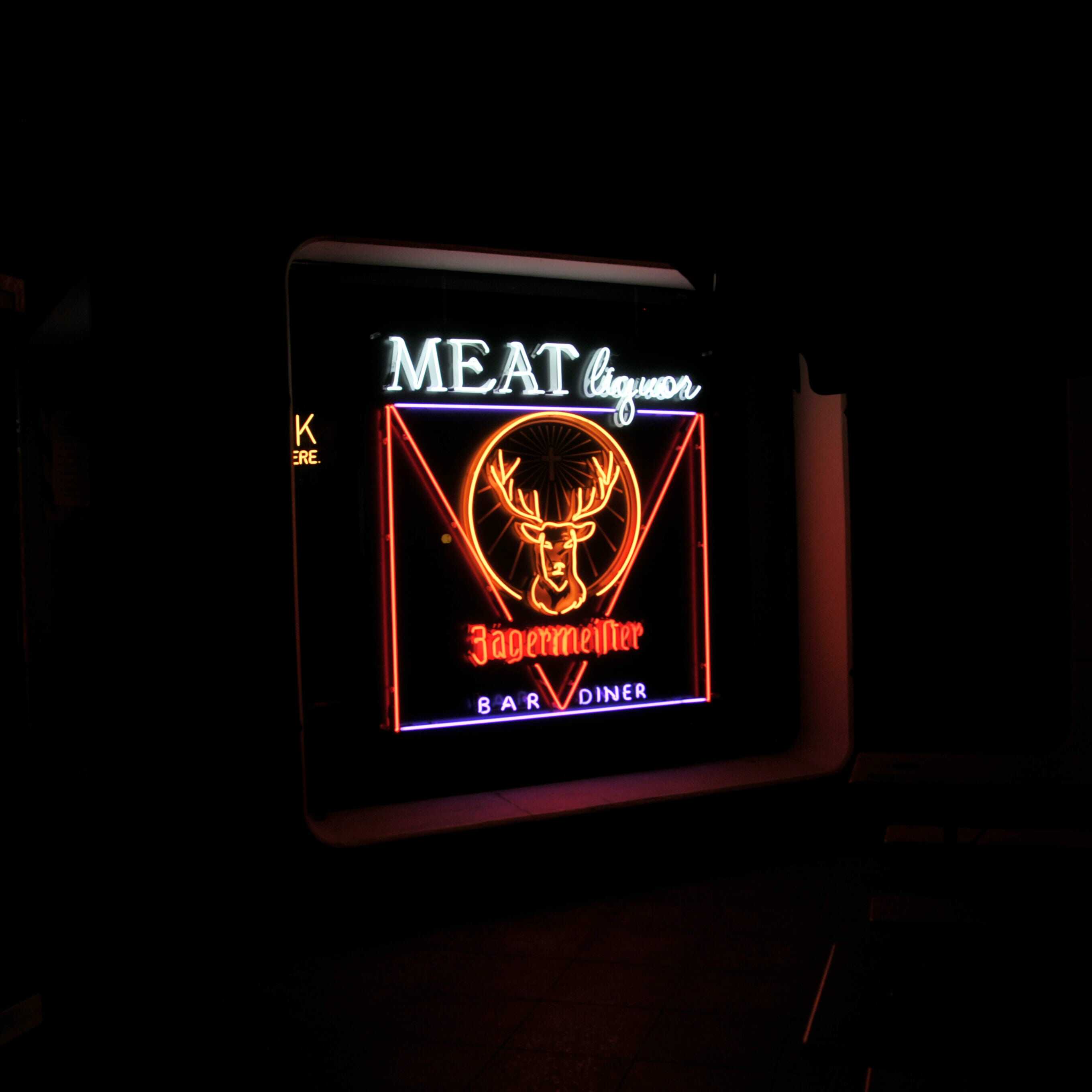 Photo d'une devanture de bar à Londres